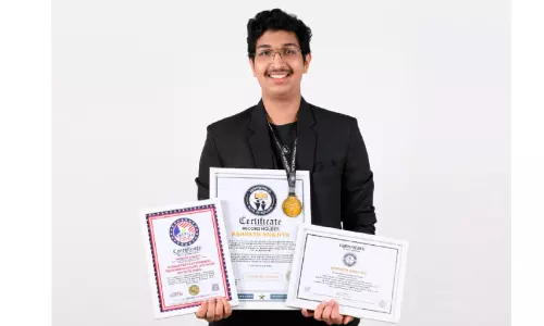 ഒരേസമയം മൂന്ന് ലോക റെക്കോർഡുകൾ; ലഹരിക്കെതിരെ വിസ്മയമൊരുക്കി പ്രവാസി മലയാളി വിദ്യാർഥി