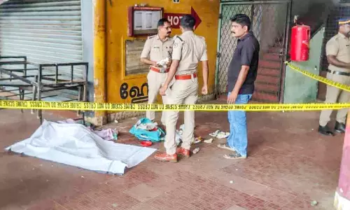 ഒറ്റപ്പാലം ബസ് സ്റ്റാൻഡിൽ വയോധികൻ മരിച്ച നിലയിൽ; കൊലപാതകമെന്ന് സംശയം