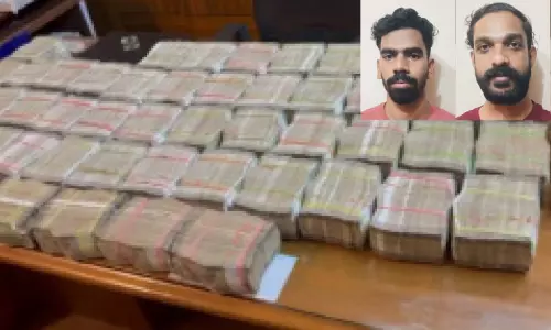 കാറിൽ കടത്തുകയായിരുന്ന 2.65 കോടി കുഴൽപണവുമായി രണ്ടുപേർ അറസ്റ്റിൽ