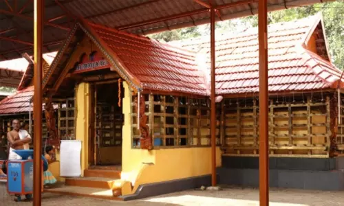 പന്തളം ക്ഷേത്രത്തിലെ കാണിപ്പൊന്ന് കാണാതായി; വിഷു കൈനീട്ടമെന്ന് തെറ്റിദ്ധരിച്ച് കൊണ്ടുപോയതെന്ന് ഭക്തൻ