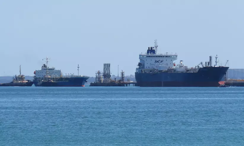 റഷ്യൻ എണ്ണ വാങ്ങാൻ ഇന്ത്യക്ക് നൽകിയ ‘ഇളവ്’ നീട്ടില്ലെന്ന് അമേരിക്ക; രാജ്യം ഇന്ധന പ്രതിസന്ധിയിലേക്ക്? റഷ്യൻ എണ്ണ വാങ്ങാൻ ഇന്ത്യക്ക് നൽകിയ ‘ഇളവ്’ നീട്ടില്ലെന്ന് അമേരിക്ക; രാജ്യം ഇന്ധന പ്രതിസന്ധിയിലേക്ക്?