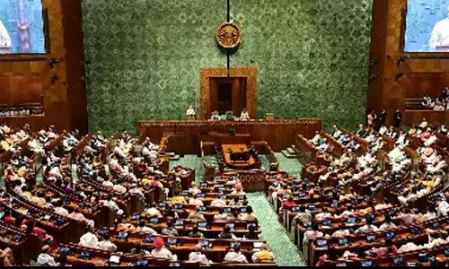 വിവാദ ബില്ലുകൾ അവതരിപ്പിച്ചു; വോട്ടെടുപ്പ് നാളെ വൈകീട്ട് നാലിന്