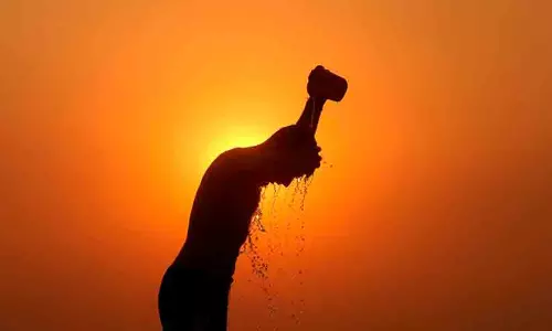 ചുട്ടുപൊള്ളി കേരളം; സ്ക്കൂൾ ഗ്രൗണ്ടിൽ കളിക്കുന്നതിനിടെ 13കാരന് സൂര്യാഘാതമേറ്റു