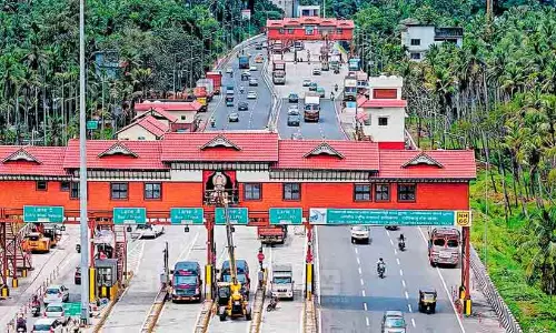 പന്തീരാങ്കാവ് ദേശീയപാത ടോൾ പിരിവിനെതിരെ പരാതി; റിപ്പോർട്ട് തേടി മനുഷ്യാവകാശ കമീഷൻ
