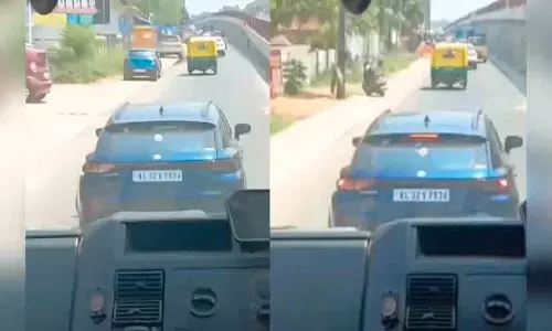 ഫയർ ഫോഴ്‌സിന് വഴി തടസ്സപ്പെടുത്തി; ഡ്രൈവറുടെ ലൈസൻസ് സസ്‌പെൻഡ് ചെയ്തു.