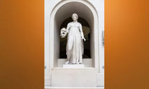 അധിനിവേശത്തിന്റെ വിസ്മൃതികൾ