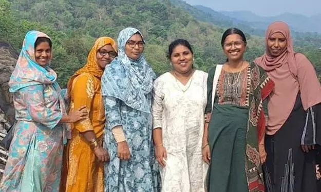 വാൽപ്പാറയിൽ മിനി വാൻ മറിഞ്ഞ് ഒമ്പത് മലയാളികൾക്ക് ദാരുണാന്ത്യം, മരിച്ചത് മലപ്പുറം സ്വദേശികൾ വാൽപ്പാറയിൽ മിനി വാൻ മറിഞ്ഞ് ഒമ്പത് മലയാളികൾക്ക് ദാരുണാന്ത്യം, മരിച്ചത് മലപ്പുറം സ്വദേശികൾ