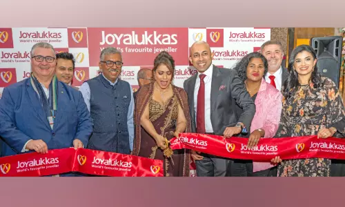 മെൽബണിലെ പുതിയ ഷോറൂം കാജോൾ ദേവ്ഗൺ ഉദ്ഘാടനം ചെയ്തു; ജോ​യ് ആ​ലു​ക്കാ​സ് ഇ​നി ഓ​സ്‌​ട്രേ​ലി​യ​യി​ലും