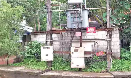 ട്രാൻസ്ഫോർമറിലെ ഫ്യൂസുകൾ ഊരി വലിച്ചെറിഞ്ഞു; വിഷുത്തലേന്ന് പ്രദേശം ഇരുട്ടിൽ