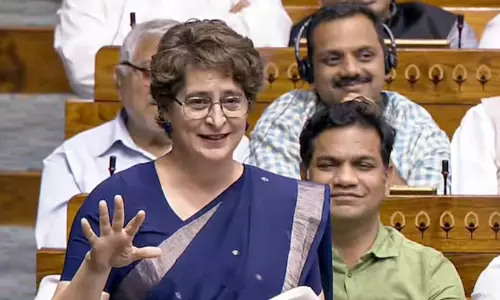 ചാണക്യ ഇന്ന് ജീവിച്ചിരിപ്പുണ്ടെങ്കിൽ, നിങ്ങളുടെ കൗശലം കണ്ട് ഞെട്ടുമായിരുന്നു; പ്രിയങ്കാഗന്ധിയുടെ പരിഹാസം കേട്ട് അമിതാഷാക്കും ചിരിപൊട്ടി, വീഡിയോ വൈറൽ