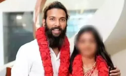 ഇരുട്ടിൽ തപ്പി മധ്യപ്രദേശ് പൊലീസ്; പിടികൊടുക്കാതെ കുംഭമേള വൈറല്‍താരവും ഭർത്താവും