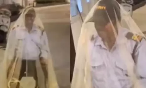 രാത്രി കൊതുകുവലയിൽ മൂടി സുരക്ഷാജീവനക്കാരൻ; വിഡിയോ വൈറൽ, സഹാനുഭൂതി വേണമെന്ന് സോഷ്യൽ മീഡിയ