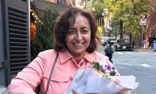 ഭക്ഷണവും വെള്ളവും നിഷേധിച്ച് 24 മണിക്കൂർ; യുഎസിൽ ഇന്ത്യൻ വംശജയായ 53കാരിയെ തടവിലാക്കി ഐസിഇ