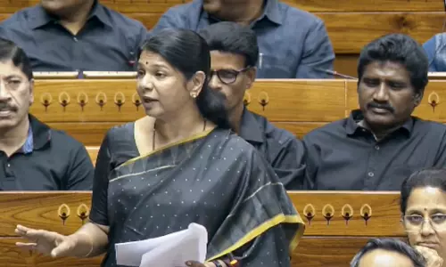 രാഷ്ട്രീയ ലക്ഷ്യങ്ങൾക്ക് സ്ത്രീകളെ കവചമാക്കുന്നു -കനിമൊഴി