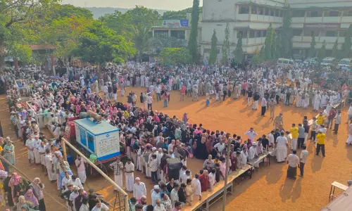 നടുങ്ങി പാങ്ങ്; ഞെട്ടൽ മാറാതെ നാട്; അമ്പലപ്പറമ്പ് ഗവ. ഹൈസ്കൂളിൽ പൊതുദർശനം
