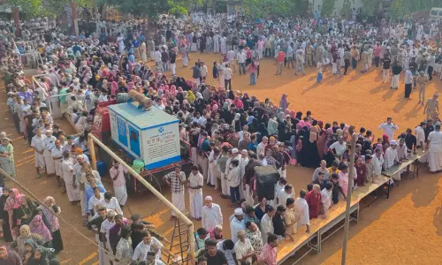 കണ്ണീരോർമയായി വിദ്യാർഥികൾക്കു മുന്നിലേക്ക് ഒന്നിനു പിറകെ ഒന്നായി അവരെത്തി; ഹാജർ വിളിക്കുന്നതു പോലെ, ചേതനയറ്റ്