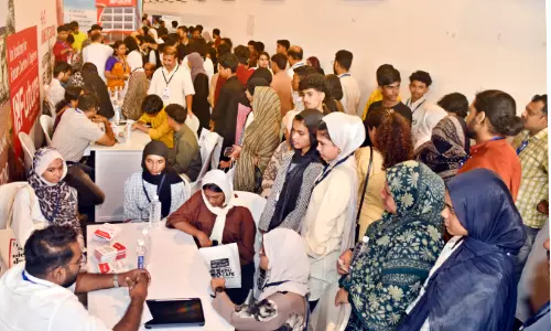 അമ്പോ... സ്റ്റാളിൽ വമ്പൻ തിരക്ക്...