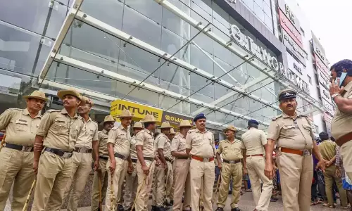 2017ലെ ​പൊ​ലീ​സ് ക​മീ​ഷ​ണ​ർ ഓ​ഫി​സ് ഉ​പ​രോ​ധ കേ​സി​ൽ 101 പ്ര​തി​ക​ളേ​യും വി​ട്ട​യ​ച്ചു