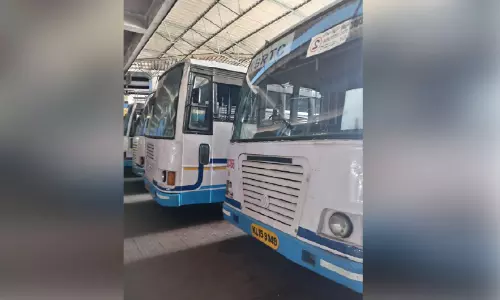 കാ​സ​ർ​കോ​ട്-​മം​ഗ​ളൂ​രു റൂ​ട്ടി​ൽ കെ.​എ​സ്.​ആ​ർ.​ടി.​സി ബ​സ് വെ​ട്ടി​ച്ചു​രു​ക്കു​ന്നു