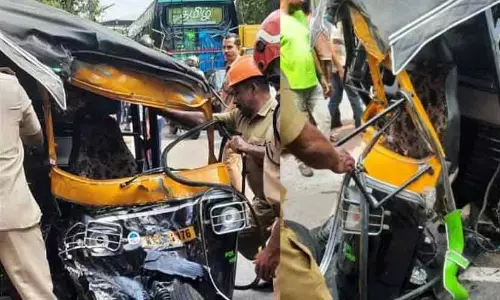 കുമ്പഴയിൽ ഓട്ടോറിക്ഷയും ലോറിയും കൂട്ടിയിടിച്ച് രണ്ട് മരണം