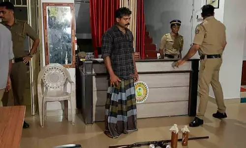 തൊടുപുഴയിൽ ആയുധശേഖരവുമായി ഒരാൾ പിടിയിൽ