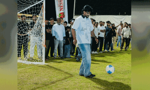 സോക്കർ കാർണിവലിന് ആവേശക്കൊടിയിറക്കം