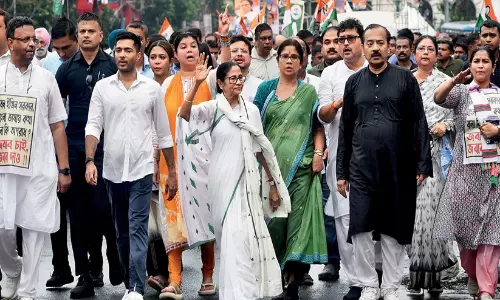 പശ്ചിമ ബംഗാൾ നിയമസഭ തെരഞ്ഞെടുപ്പ്: എസ്.ഐ.ആർ, ഏക സിവിൽ കോഡ് ആശങ്കകൾ; ന്യൂനപക്ഷ വോട്ടുകൾ ഇത്തവണയും തൃണമൂലിനൊപ്പം