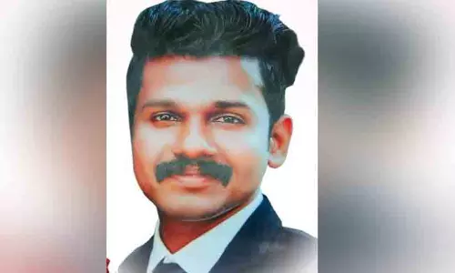 അങ്കമാലിയിൽ കാറിടിച്ച് ബൈക്ക് യാത്രികൻ മരിച്ചു; സുഹൃത്തിന് ഗുരുതര പരിക്ക്