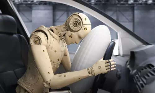 എ​യ​ർ​ബാ​ഗ് ര​ക്ഷ​ക​നോ വി​ല്ല​നോ?