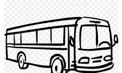 പ​റ​ന്ന്​ സ്വ​കാ​ര്യ ബ​സു​ക​ൾ; ക​ണ്ണ​ട​ച്ച്​ അ​ധി​കൃ​ത​ർ