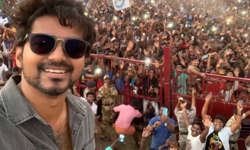 വിജയ്‌ക്ക് വോട്ടുചെയ്യാൻ പ്രവാസി പ്രവാഹം; വിദേശത്തുനിന്നും എത്തുന്നത് പതിനായിരക്കണക്കിന് ആരാധകർ