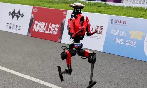 മനുഷ്യ റെക്കോര്‍ഡ് തകര്‍ത്തു; ഹാഫ് മാരത്തണിൽ ചരിത്രംകുറിച്ച് ചൈനയുടെ ഹ്യൂമനോയ്ഡ് റോബോട്ട്