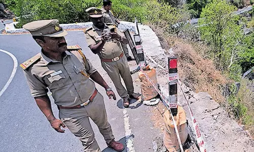 വാൽപ്പാറ അപകട സ്ഥലം സന്ദർശിച്ച് പാലക്കാട് നിന്നുള്ള വിദഗ്ധ സംഘം