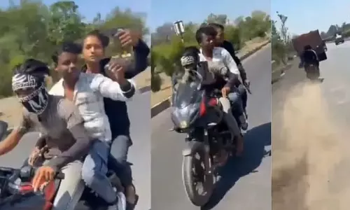 റീൽസ് എടുക്കാൻ കൈത്തോക്കുമായി ബൈക്കിൽ അഭ്യാസപ്രകടനം; ട്രക്കിലിടിച്ച് മൂന്ന് യുവാക്കൾക്ക് ദാരുണാന്ത്യം