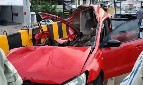 കൊട്ടിയത്ത് കാർ ലോറിക്ക് പിന്നിലിടിച്ചു; രണ്ട് യുവാക്കൾക്ക് ദാരുണാന്ത്യം