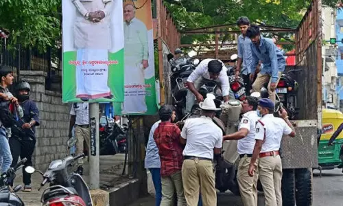 ജാഗ്രതൈ! അ​ന​ധി​കൃ​ത​മാ​യി വാ​ഹ​ന​ങ്ങ​ൾ നി​ർത്തി​യിട്ടാൽ പൊ​ലീ​സ് പൊ​ക്കും