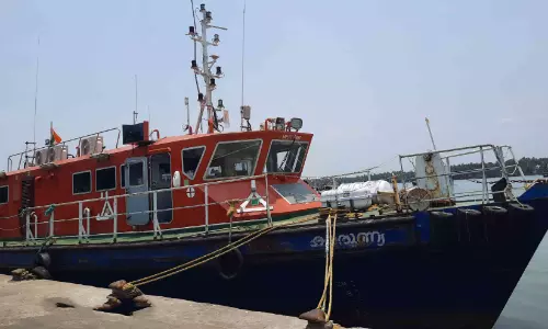 മ​ത്സ്യ​ത്തൊ​ഴി​ലാ​ളി​ക​ളു​ടെ സു​ര​ക്ഷ; ഫി​ഷ​റീ​സ് വ​കു​പ്പ് കൈ​മ​ല​ർ​ത്തു​ന്നു