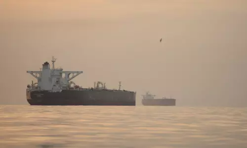 സമുദ്രത്തിൽ തീപാറി തുടങ്ങി; അമേരിക്കൻ കപ്പലുകൾക്ക് നേരെ ഇറാന്റെ ഡ്രോൺ ആക്രമണം