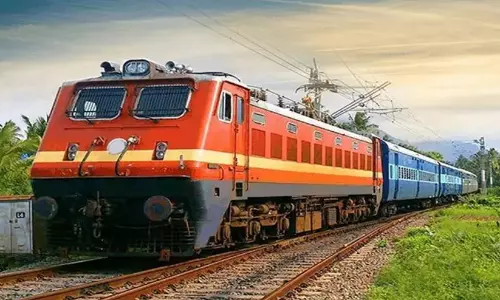 ടിക്കറ്റില്ലാതെ ട്രെയിനിൽ യാത്ര ചെയ്തത് ചോദ്യം ചെയ്ത വനിത ടി.ടി.ഇക്ക് നേരെ കൈയേറ്റം: യുവാവ് പിടിയിൽ