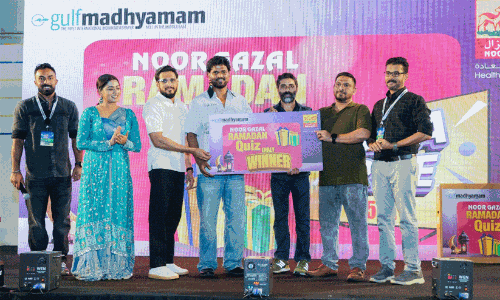 ഗൾഫ് മാധ്യമം- നൂർ ഗസൽ റമദാൻ ക്വിസ്: ബംബർ വിജയിക്ക് സമ്മാനം കൈമാറി