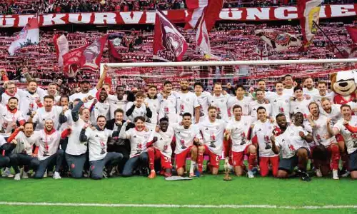 ബയേണിന്  ബു​ണ്ട​സ് ലി​ഗ കി​രീ​ടം