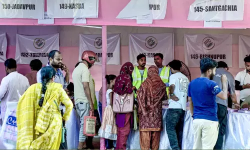 അ​ടി​മു​ടി ദു​രൂ​ഹ​ത; ബംഗാൾ എ​സ്.​ഐ.​ആ​ർ: ക​മീ​ഷ​ന്റെ​യും ട്രൈ​ബ്യൂ​ണ​ലു​ക​ളു​ടെ​യും നി​ർ​ണാ​യ​ക നീ​ക്ക​ങ്ങ​ൾ