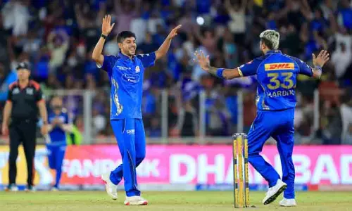 തിലക് വർമ്മക്ക് സെഞ്ചുറി, അശ്വിനിക്ക് മൂന്ന് വിക്കറ്റ്; ഗുജറാത്തിനെ തകർത്ത് മുംബൈയുടെ തിരിച്ചുവരവ്