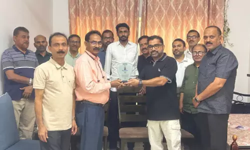 നാട്ടിലേക്ക് മടങ്ങുന്ന പ്രവാസിയെ ആദരിച്ചു