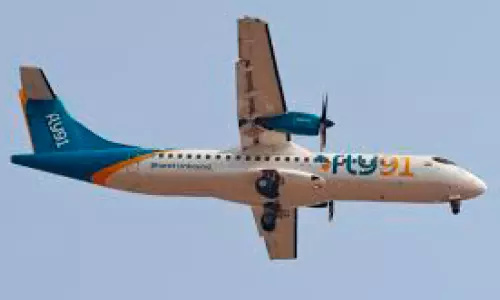 വി​മാ​നം നാ​ല് മ​ണി​ക്കൂ​ർ ആ​കാ​ശ​ത്ത് പ​റ​ന്നു; യാ​ത്രി​ക​ര്‍ പ​രി​ഭ്രാ​ന്തി​യി​ല്‍