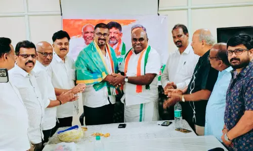 ക​ർ​ണാ​ട​ക മ​ല​യാ​ളി കോ​ൺ​ഗ്ര​സ് സ്വീ​ക​ര​ണം ന​ൽ​കി