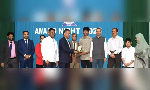 വി​ജ​യ​ത്തി​ള​ക്ക​ത്തി​ൽ മോ​ഡേ​ൺ സ്‌​കൂ​ൾ; അ​വാ​ർ​ഡ് നൈ​റ്റ് സം​ഘ​ടി​പ്പി​ച്ചു