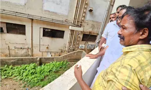 ‘എന്റെ മകനെ കൊന്നതാ...’ -നിതിൻ രാജിന്റെ അച്ഛൻ; ‘അവൻ ഒരിക്കലും ആത്മഹത്യ ചെയ്യില്ല’ അഞ്ചരക്കണ്ടി കോളജിൽ വൈകാരിക രംഗങ്ങൾ