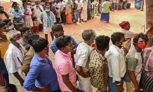 വോട്ടിന് പണം കിട്ടിയില്ല; തമിഴ്‌നാട്ടിൽ റോഡ് ഉപരോധിച്ച് നാട്ടുകാരുടെ പ്രതിഷേധം