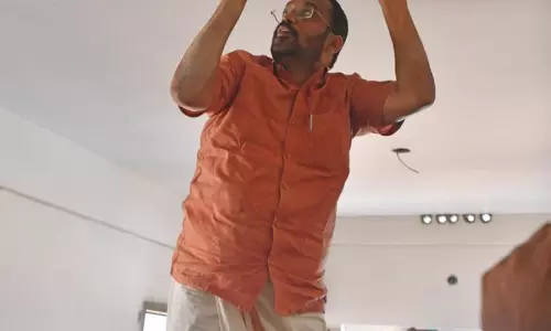 അ​ന്ന് പ​റ​ഞ്ഞ​ത് ടൗ​ൺ​ഷി​പ് വീ​ടു​ക​ൾ   കൈ​മാ​റി​യെ​ന്ന്; വി​ള്ള​ൽ ക​ണ്ട​പ്പോ​ൾ മ​ല​ക്കം​മ​റി​ച്ചി​ൽ